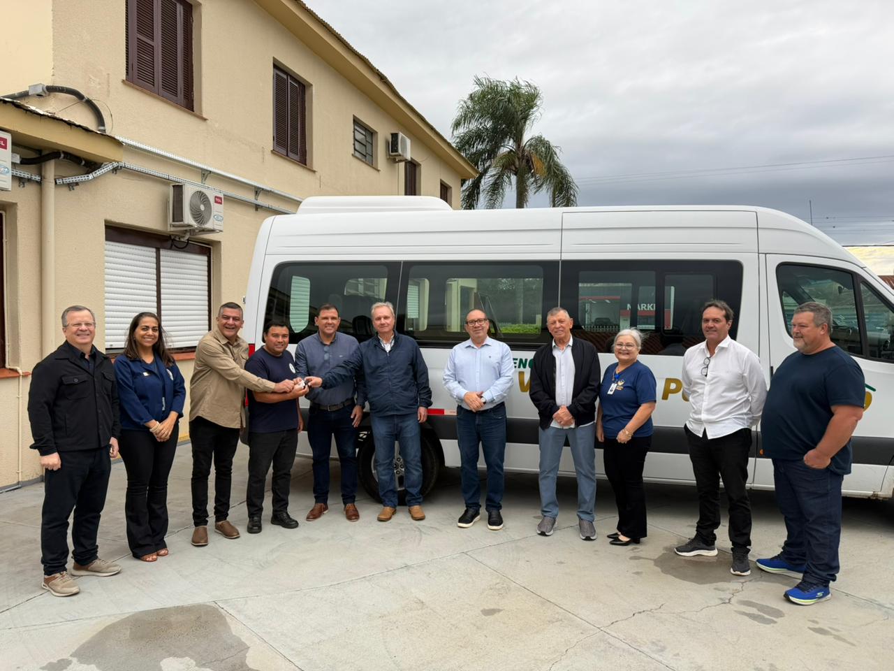 Residencial São Vicente de Paula amplia estrutura com van adaptada e energia solar