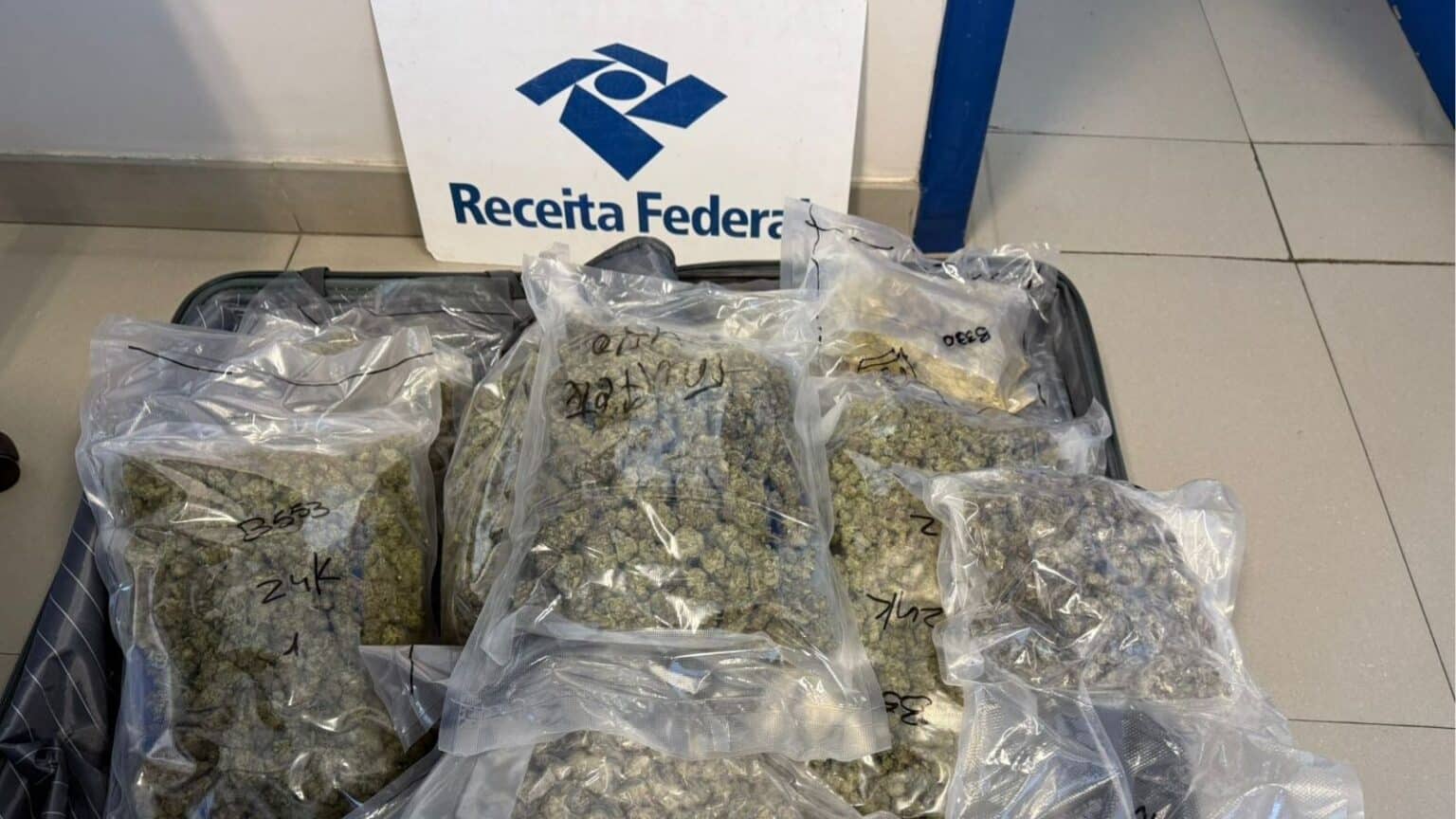 Fiscalização na fronteira intercepta droga avaliada em meio milhão de reais