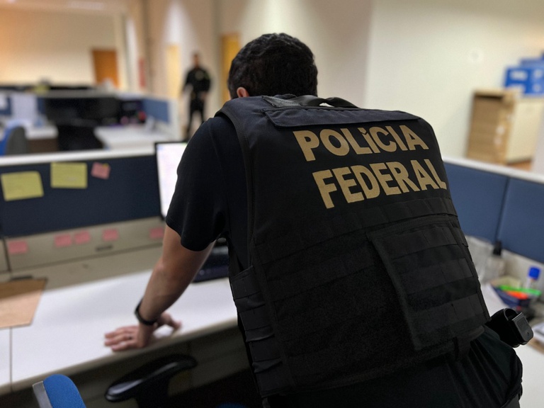 Investigação sobre ofensas em período eleitoral leva PF a cumprir mandados no interior do RS