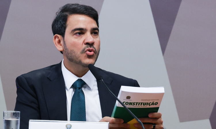 CCJ aprova indicação de Messias ao STF