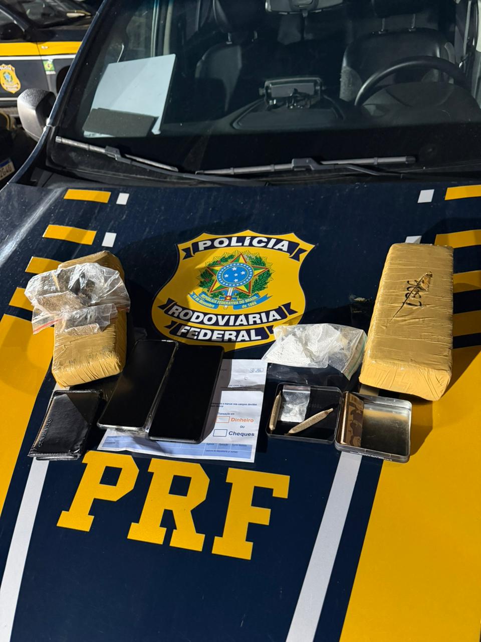 PRF prende traficante com cocaína e maconha em Santiago