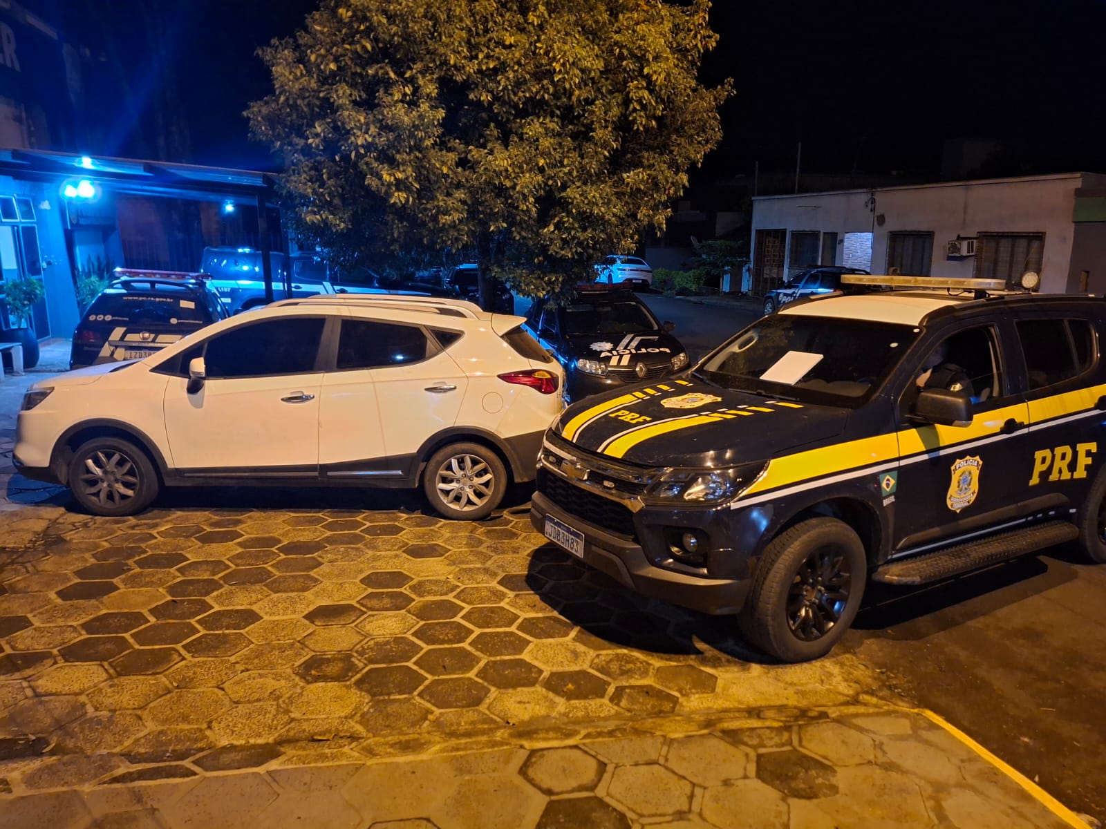 PRF recupera veículo roubado e prende homem em Santo Antônio das Missões