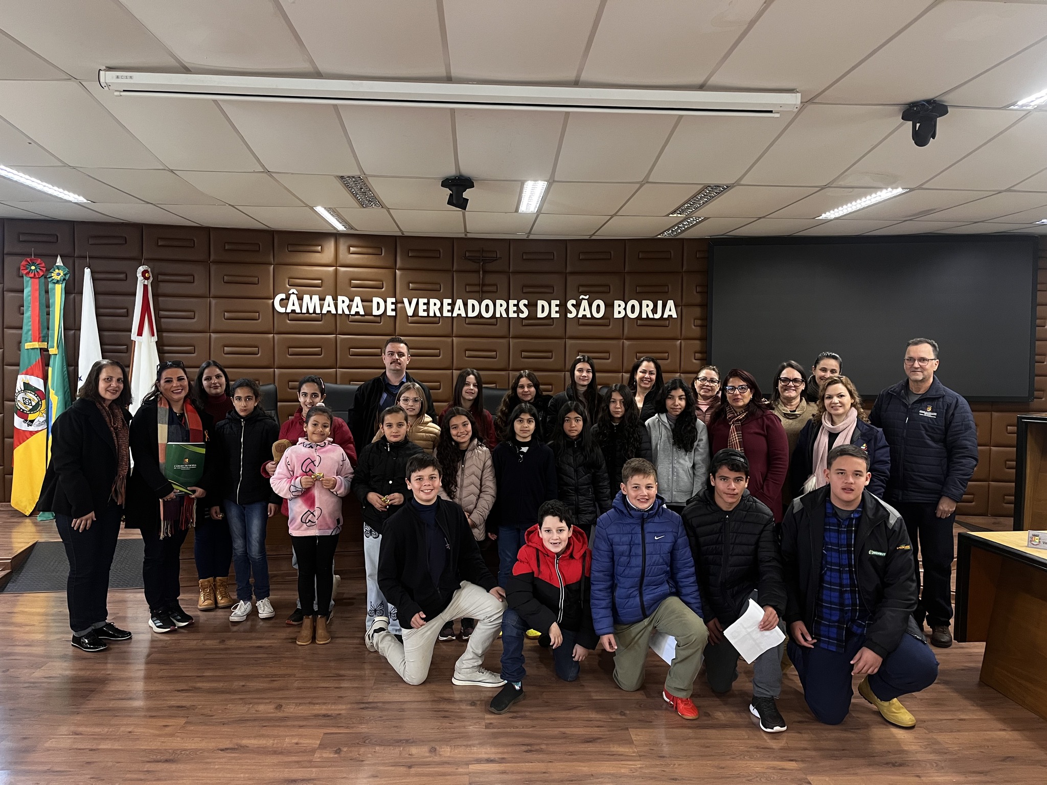 Estudantes de Sarandi realizam visita pedagógica à Câmara de Vereadores de São Borja