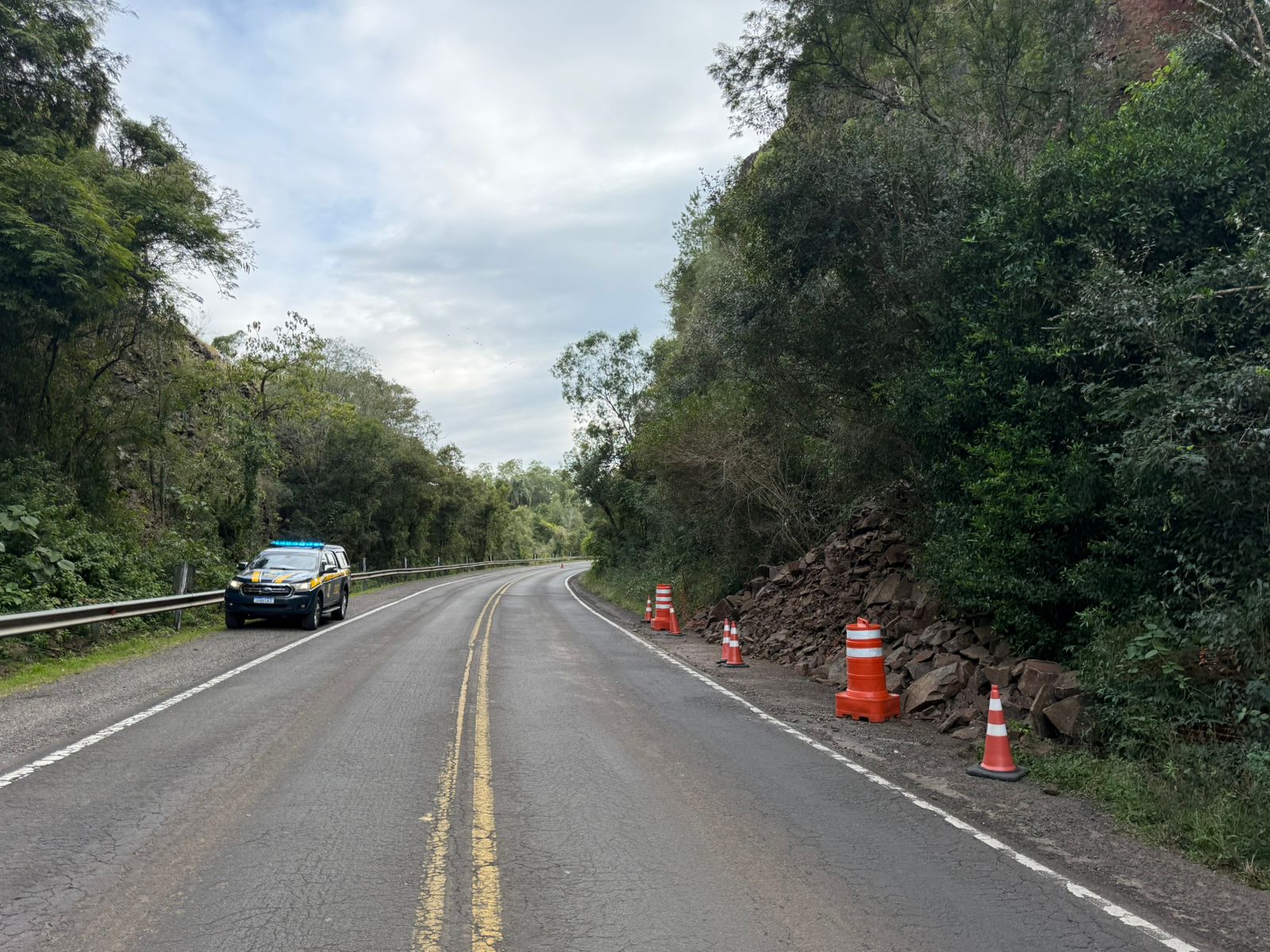 Obras e neblina deixam trânsito lento na BR-287, próximo a Nova Esperança do Sul