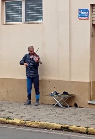 Música no coração da cidade chama atenção de moradores em São Borja