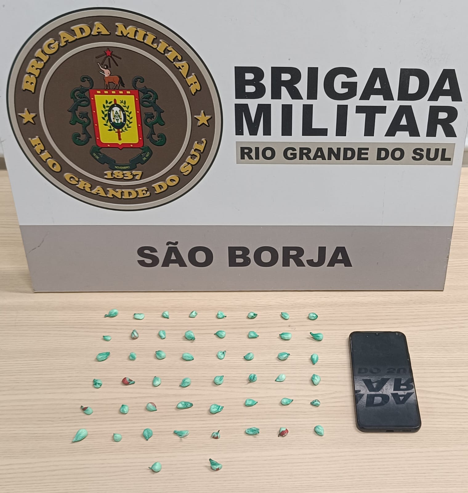 Homem é preso por tráfico de drogas após tentar fugir da Brigada Militar em São Borja