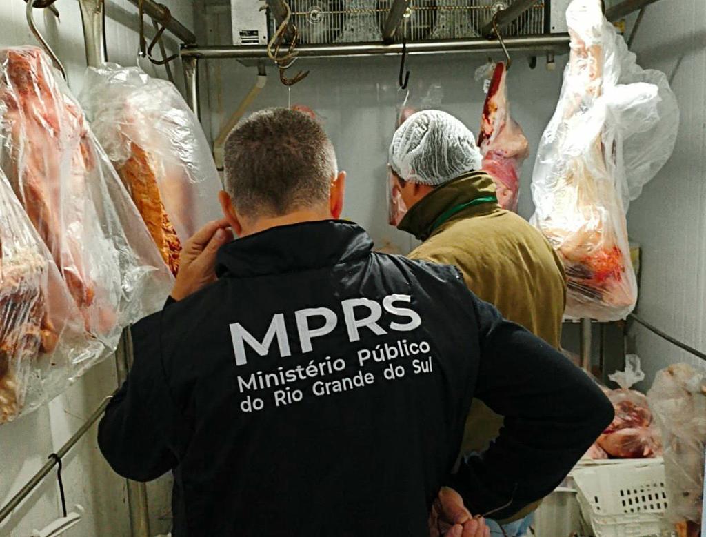 Fiscalização apreende 1,4 tonelada de alimentos impróprios para consumo em Itaqui