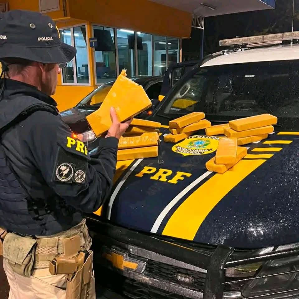 PRF apreende quase 15 quilos de maconha escondidos em carro na BR-158