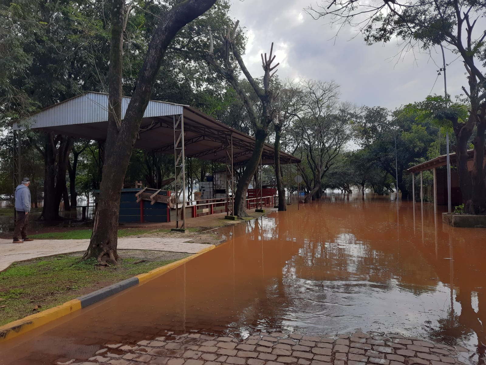 Suba do Rio Uruguai já atinge área rural de São Borja e ameaça interromper acessos no interior