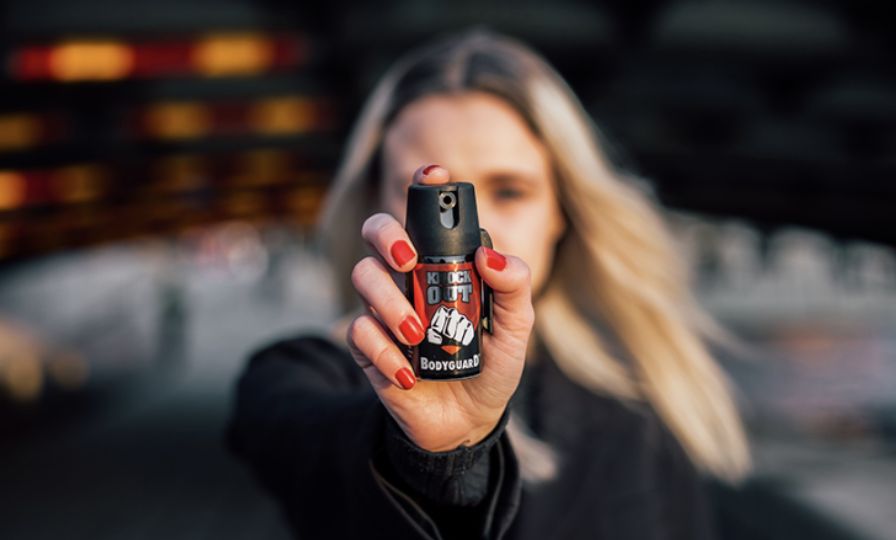 Senado aprova projeto que autoriza spray de defesa pessoal para mulheres
