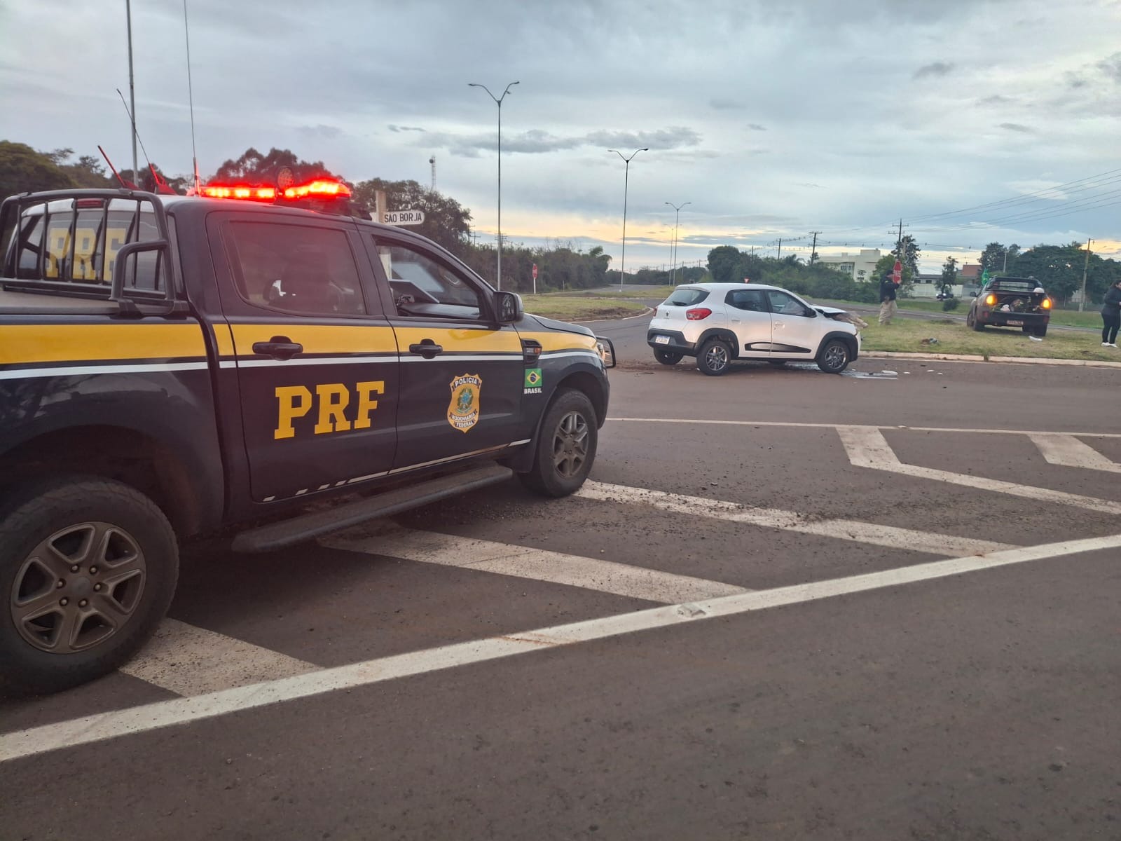 Colisão no trevo de acesso a São Borja deixa duas pessoas feridas na BR-472