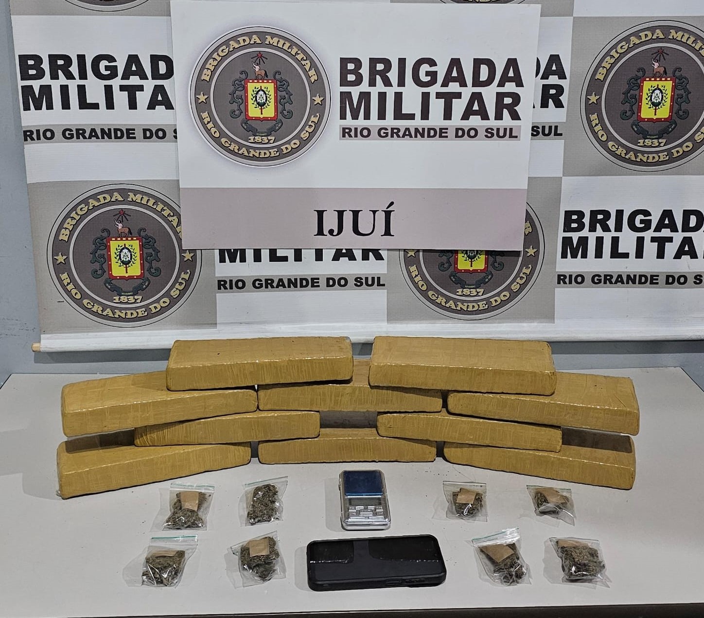 Ação integrada apreende cerca de 10 kg de maconha e detém três suspeitos em Ijuí