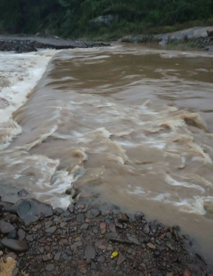 Chuvas provocam bloqueios em estradas e acessos no município de Agudo