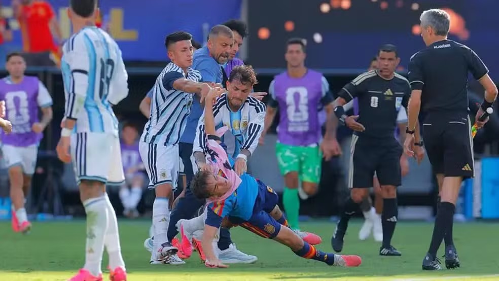 Fifa abre investigação contra a Argentina após confusão na final da Copa