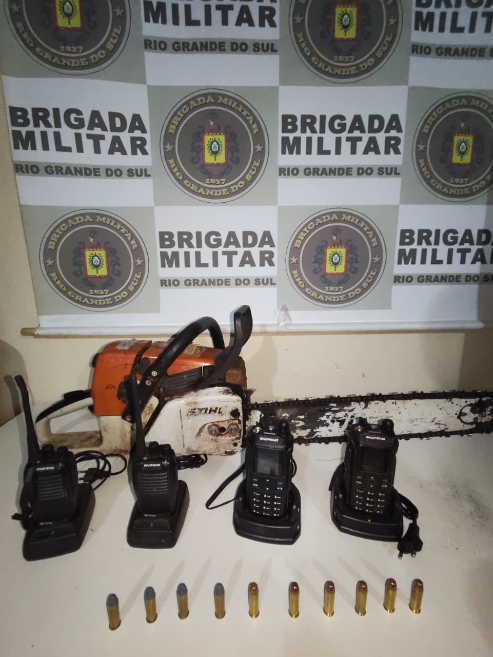 Brigada Militar e Exército apreendem equipamentos e munições em área de fronteira em São Borja