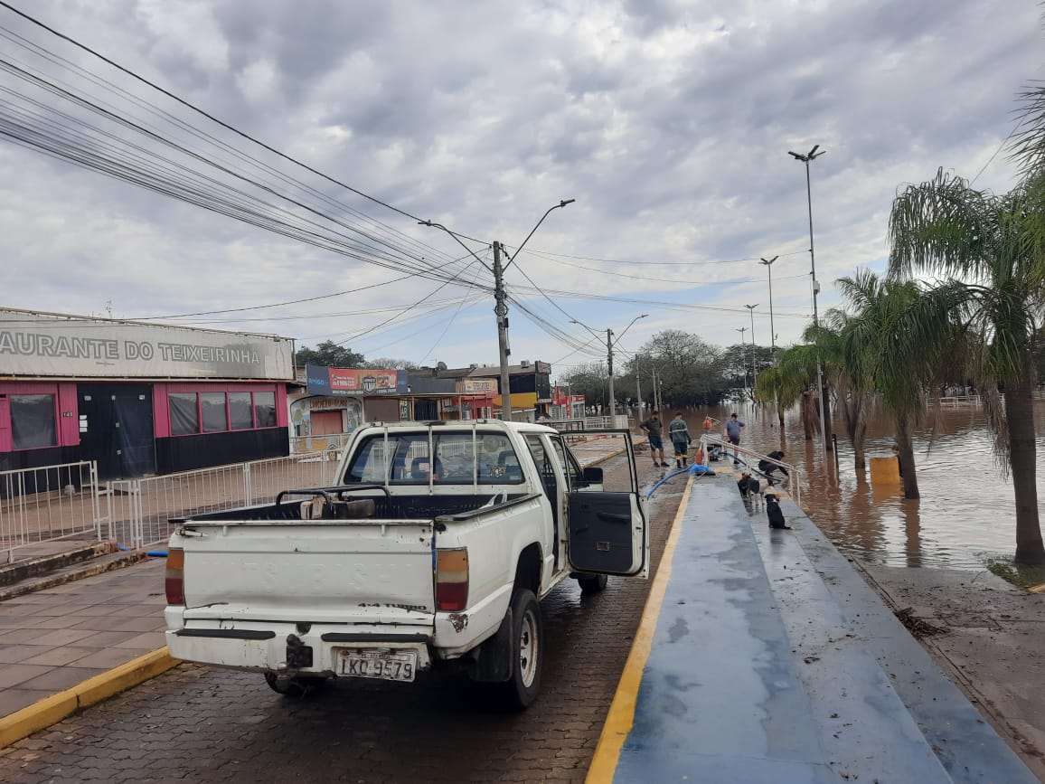 Defesa Civil mantém alerta vermelho para rios Sinos e Uruguai; nível segue em queda em São Borja