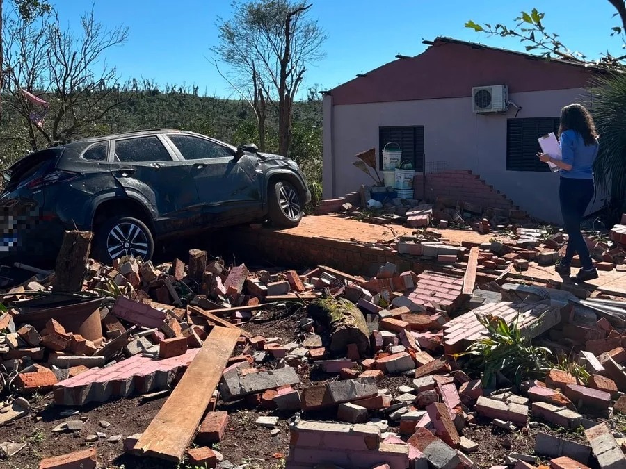 Tornado destrói ao menos 33 casas no Noroeste do Rio Grande do Sul