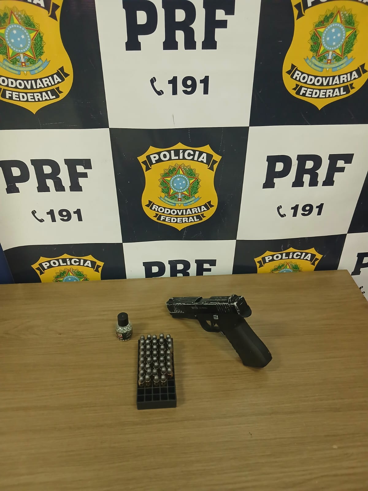 PRF apreende munição e prende motorista durante fiscalização na BR-285, em São Borja