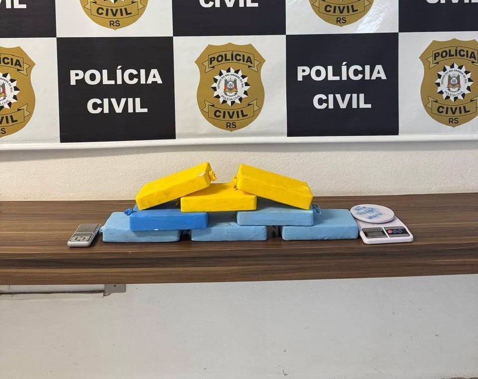 Polícia Civil apreende mais de 8 quilos de cocaína escondidos em residência de Itaqu