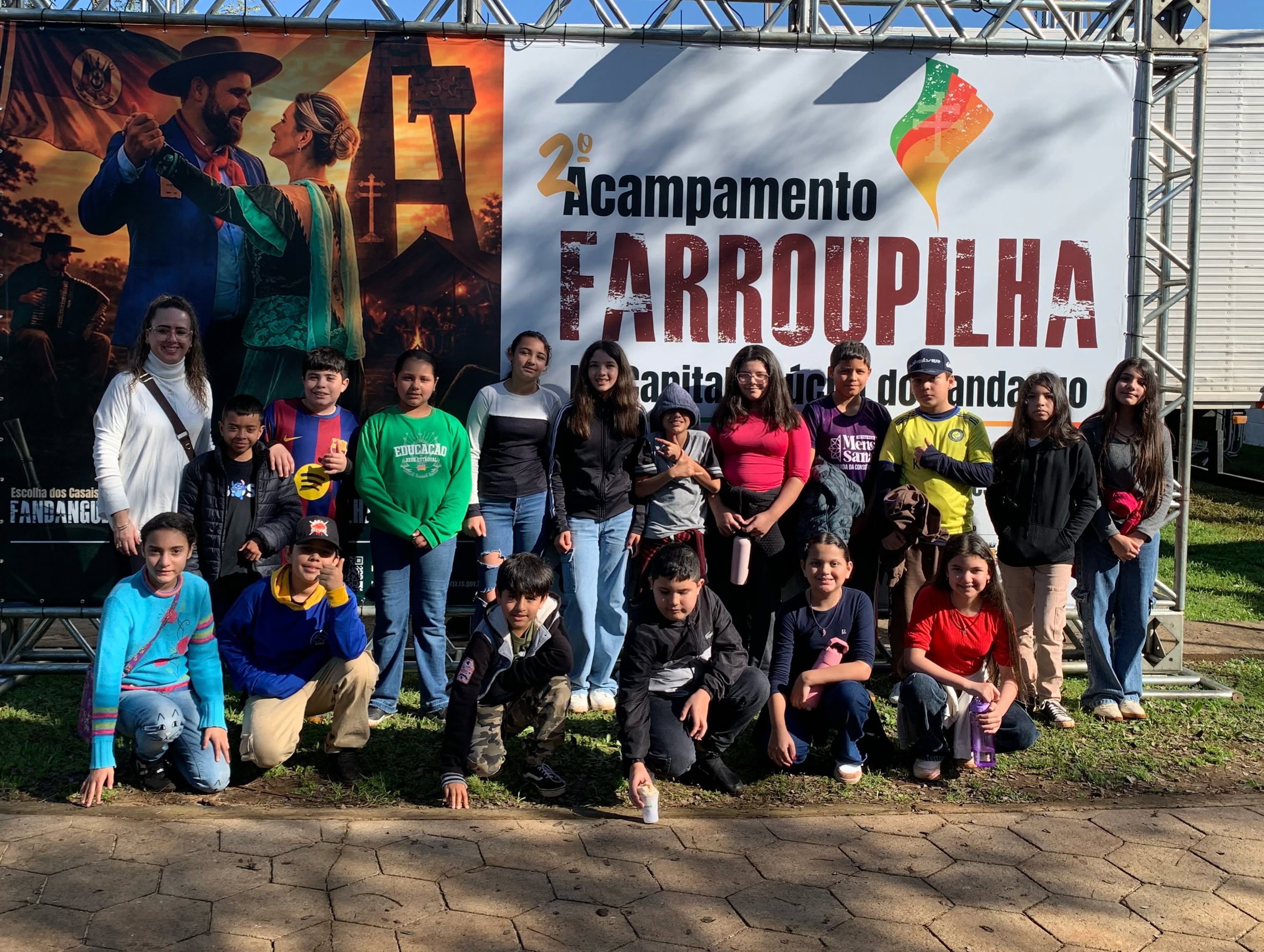 Alunos da EMEF República Argentina participam de visita ao Acampamento Farroupilha em São Borja