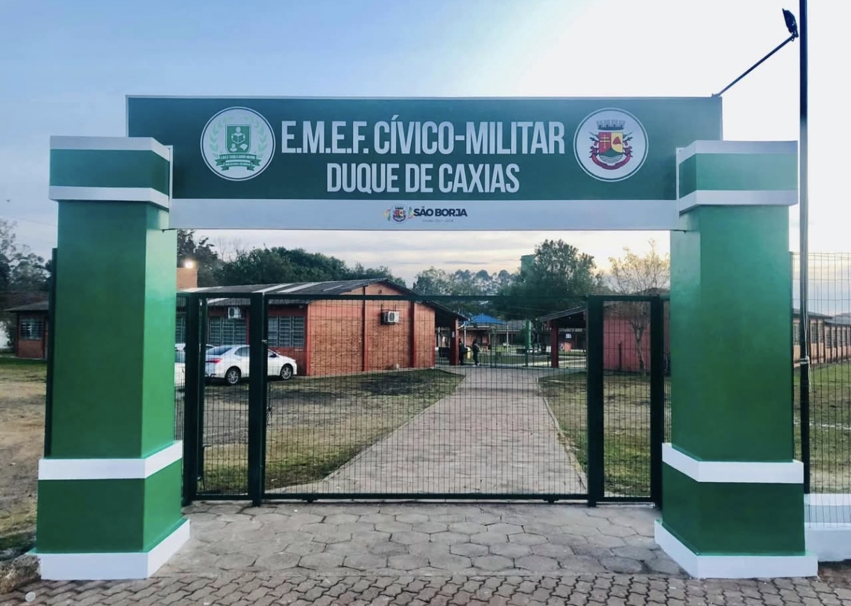 Formatura reúne alunos da Escola Cívico-Militar Duque de Caxias em São Borja