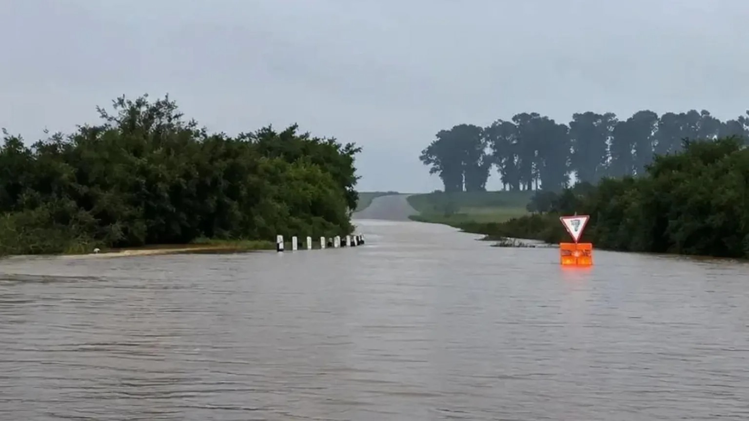 Chuva extrema provoca inundações e enchente no Uruguai