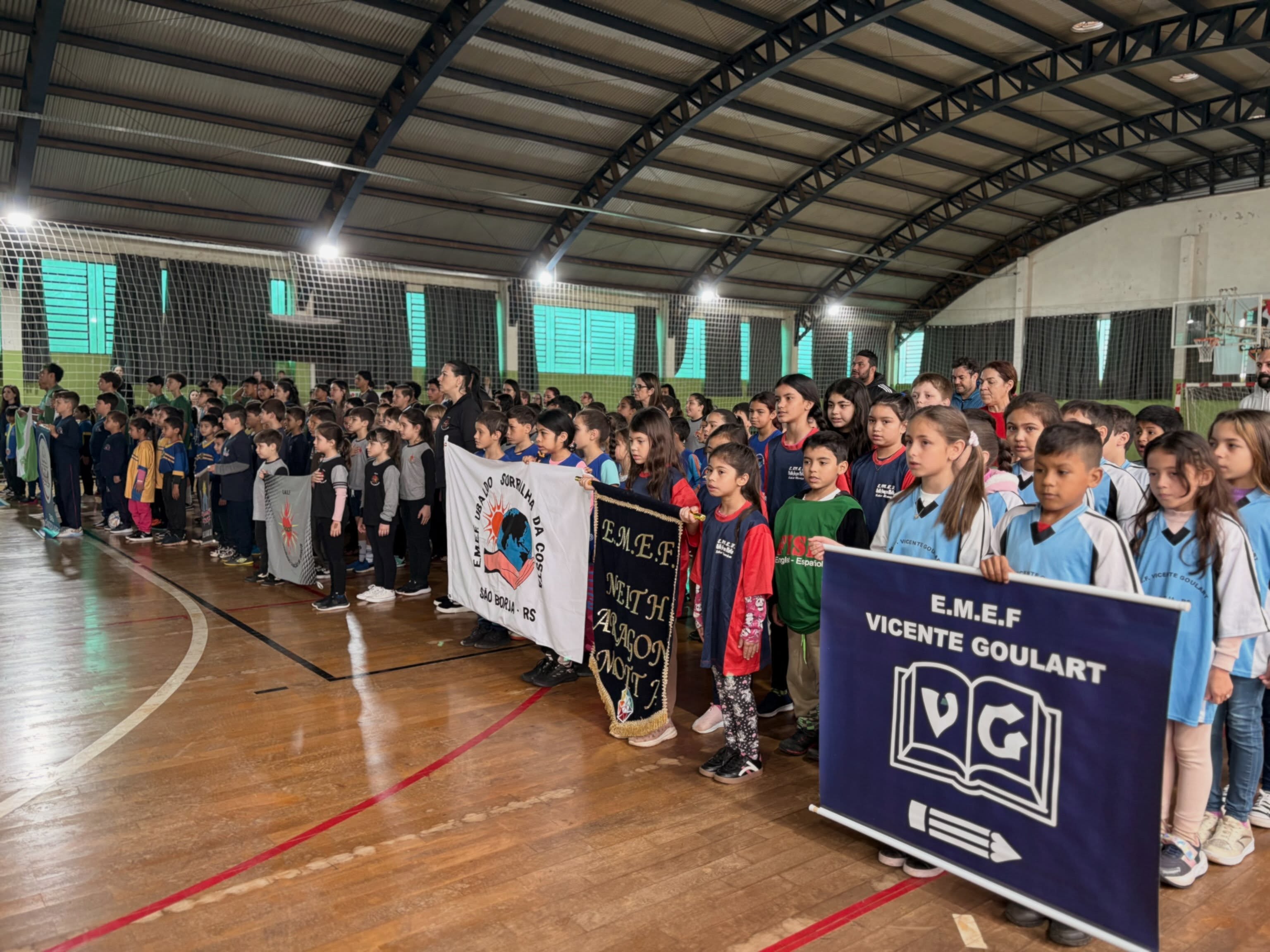 Mais de 600 alunos participam da abertura dos Jogos de Integração Municipal 2026 em São Borja
