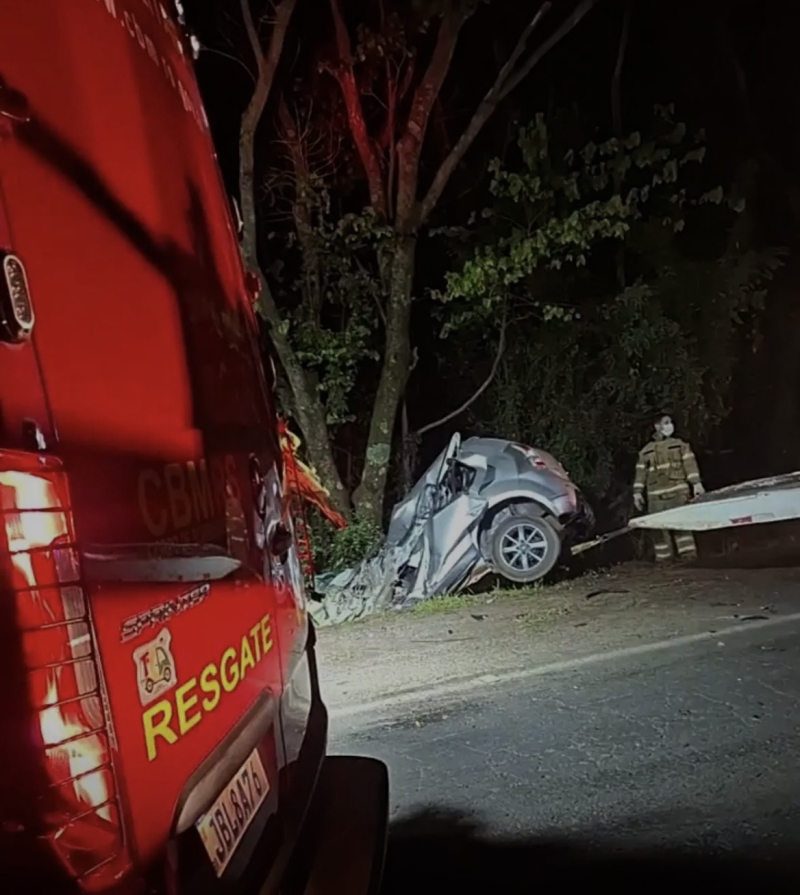 Motorista morre preso às ferragens em acidente com carreta na BR-285
