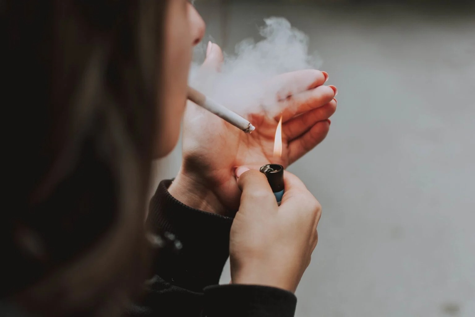 Jovens de 16 a 24 anos têm maior índice de tabagismo entre faixas etárias