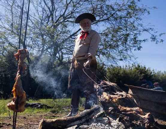 Fogo de chão, carneada e tradição: os sabores que resistem no campo de  São Borja