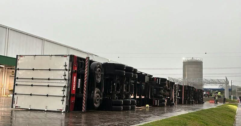 Temporal derruba caminhões e deixa mais de 892 mil pontos sem luz no RS