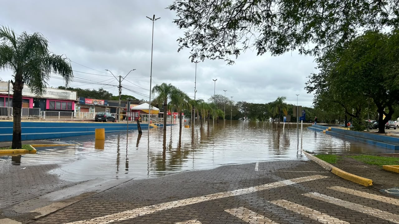 Rio Uruguai baixa para 9,63 metros em São Borja, mas 22 pessoas seguem desalojadas