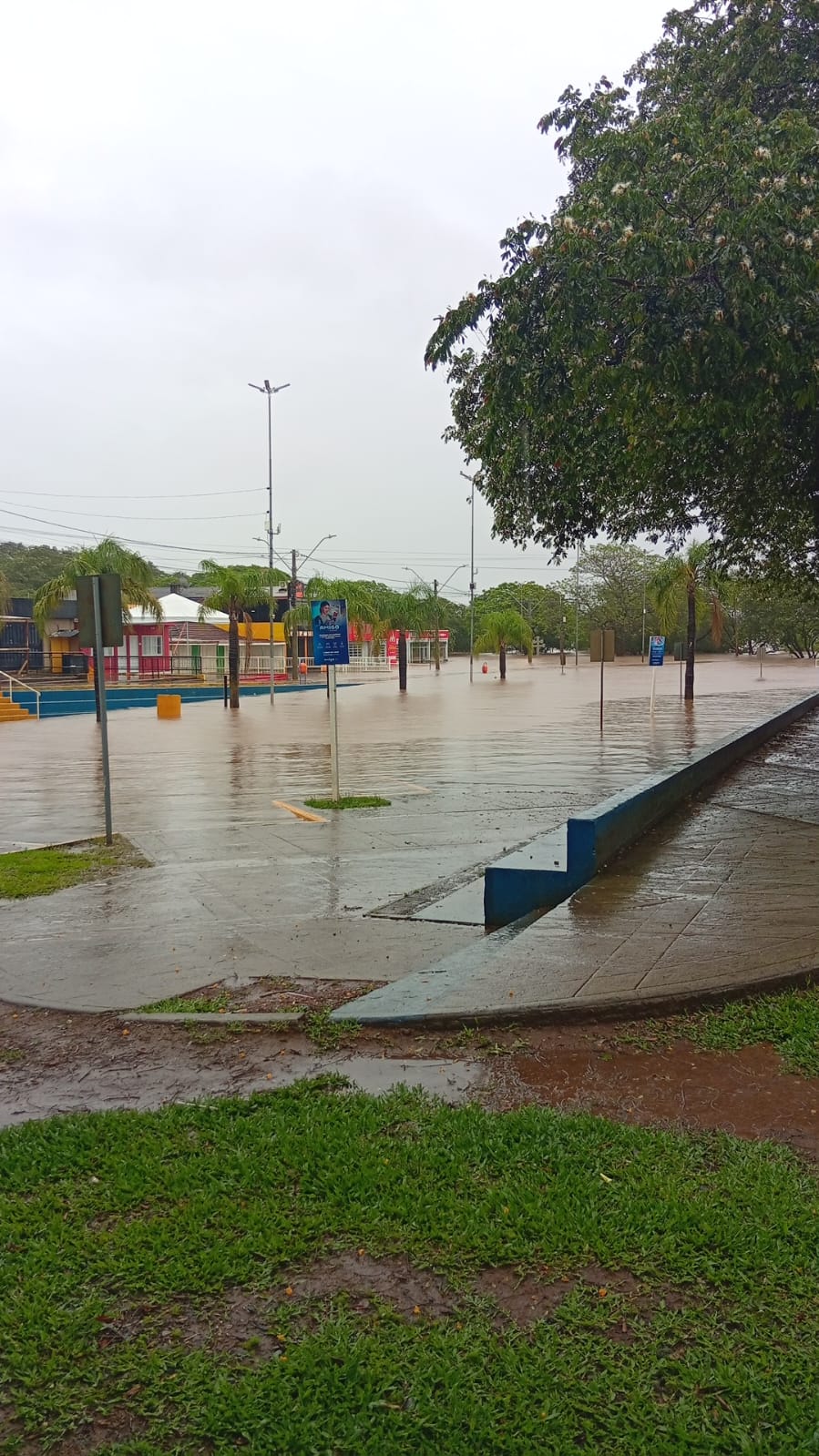 Chuvas comprometem acessos no interior e levam à suspensão das aulas em  São Borja