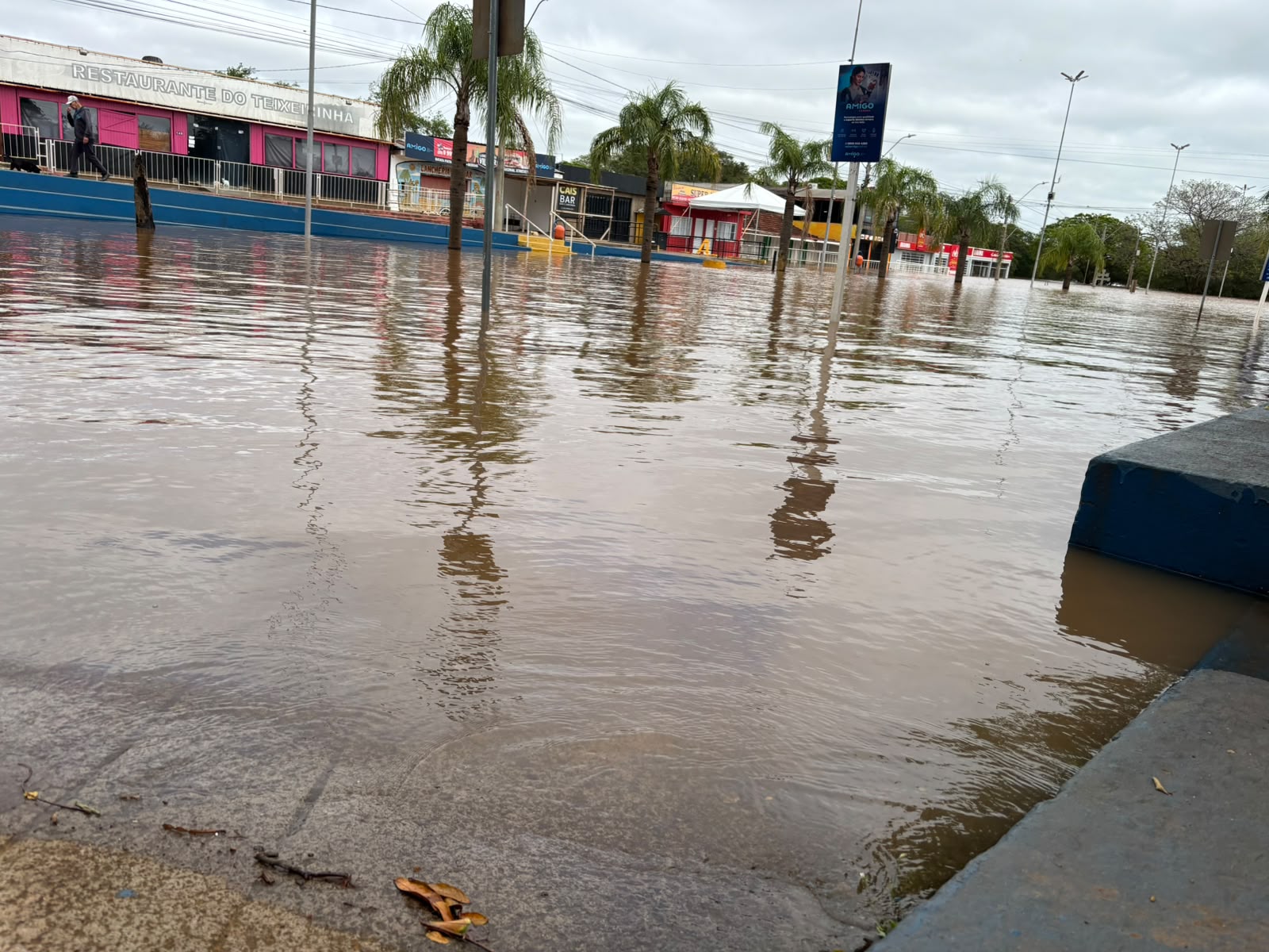 Rio Uruguai segue subindo na Fronteira Oeste e deixa centenas de pessoas fora de casa