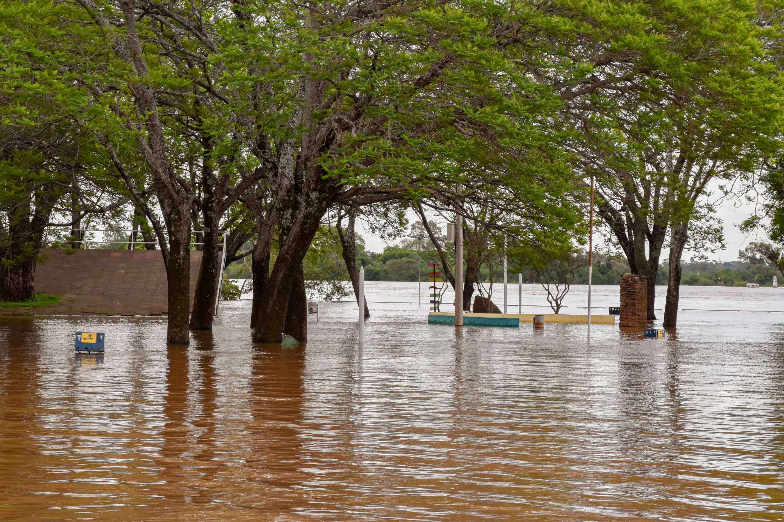 Cheias do Rio Uruguai agravam situação na Fronteira Oeste, e duas cidades decretam emergência