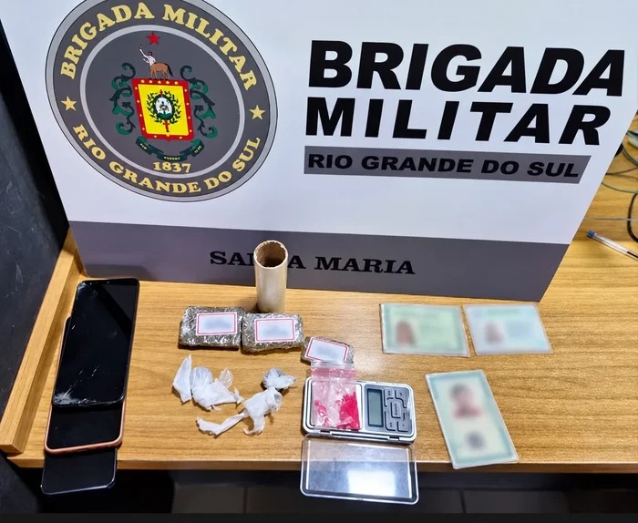 Menino cai do quarto andar de prédio em Santa Maria, telhado cede e mãe e padrasto são presos por tráfico